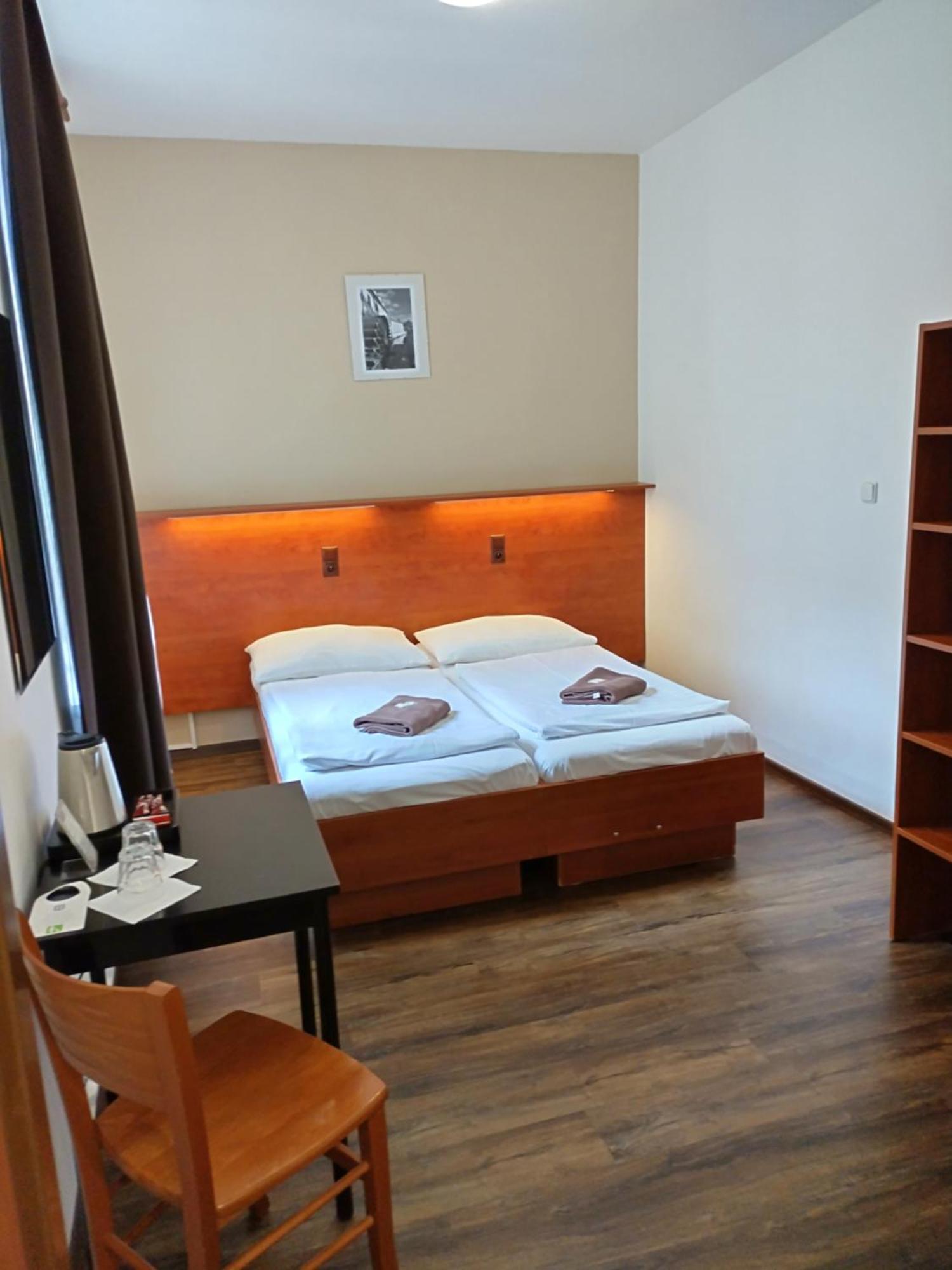 Beta Pension Прага Экстерьер фото