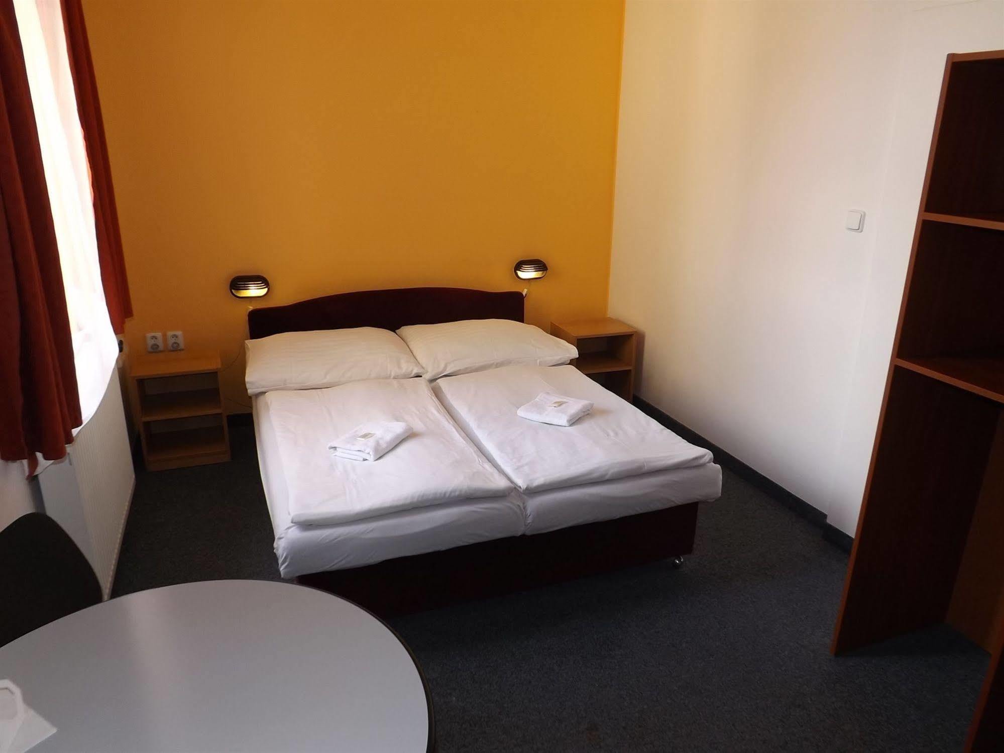 Beta Pension Прага Экстерьер фото