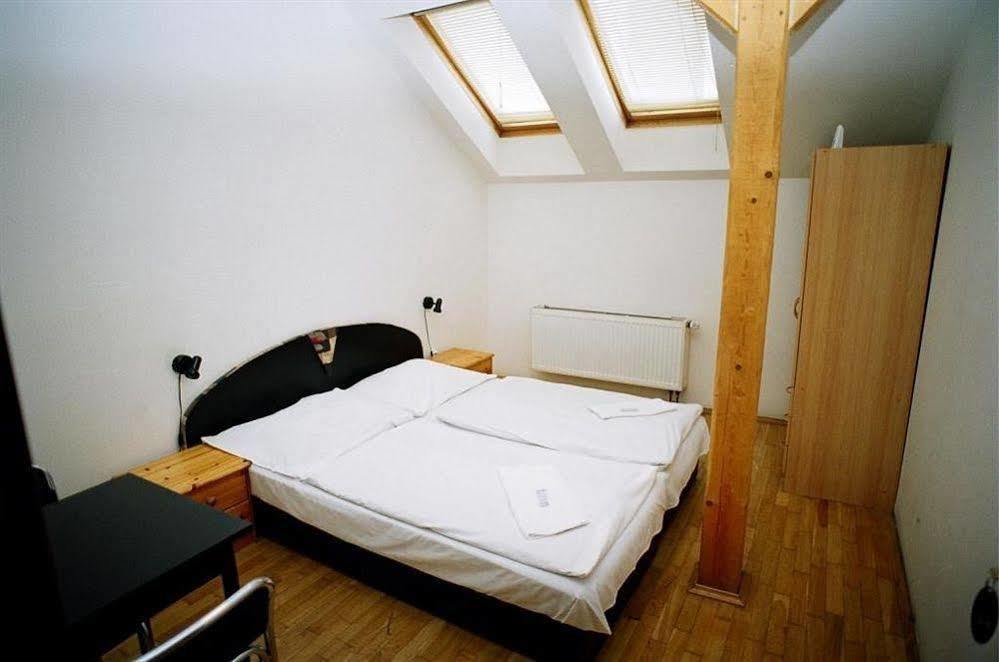 Beta Pension Прага Экстерьер фото
